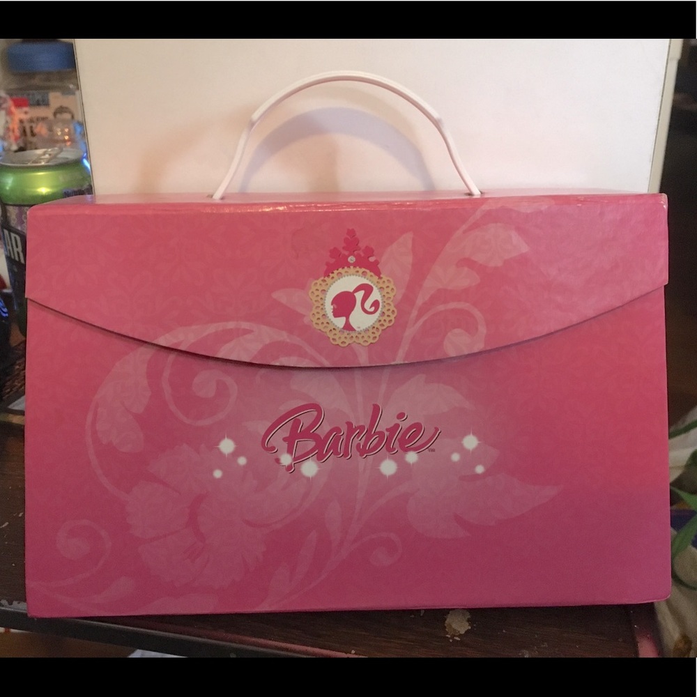 🌸Barbie Travel Purse with 3 Movies! Excellent Condition 5 Barbie Books included